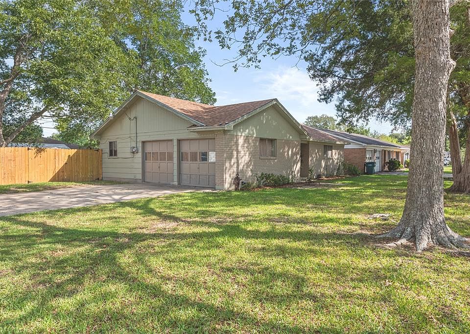 215 Ferndale Ln, Beaumont, TX 77707 | MLS #26302175 | Zillow