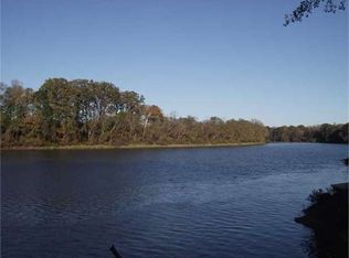 947 Riverview Beach Rd, Moundville, AL 35474