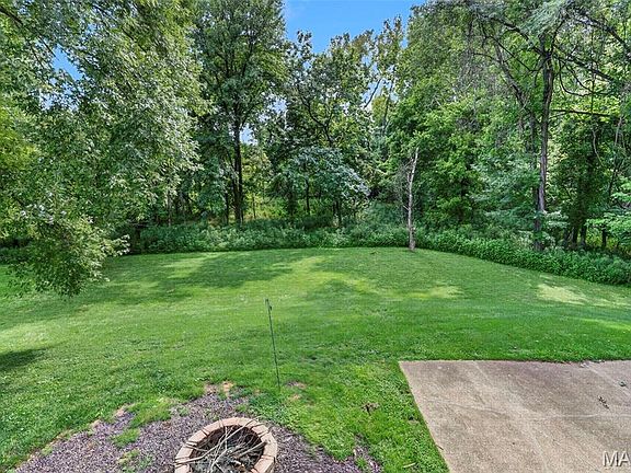 3rd image of 1297 Tracy Ln