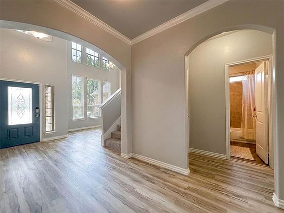 5th image of 11016 SW 39th Ct