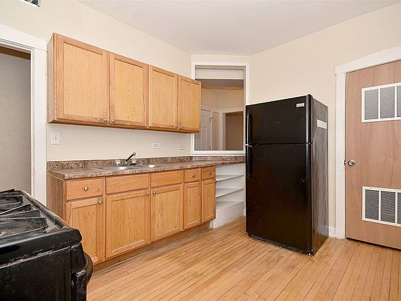 3rd image of 7136 S East End Ave