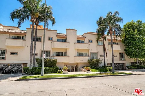 11110 Camarillo St #124 Photo 1