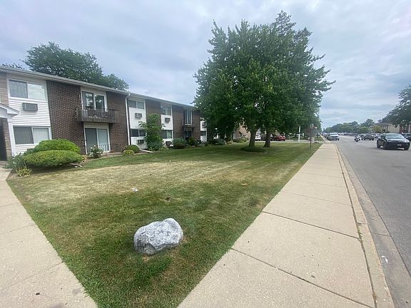 4th image of 9581 Dee Rd APT 2L