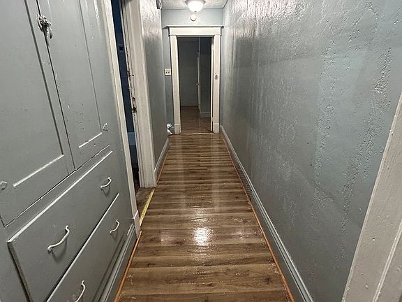 5th image of 413 Middlebury St