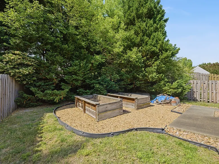 103 Jessica Dr — Photo 40