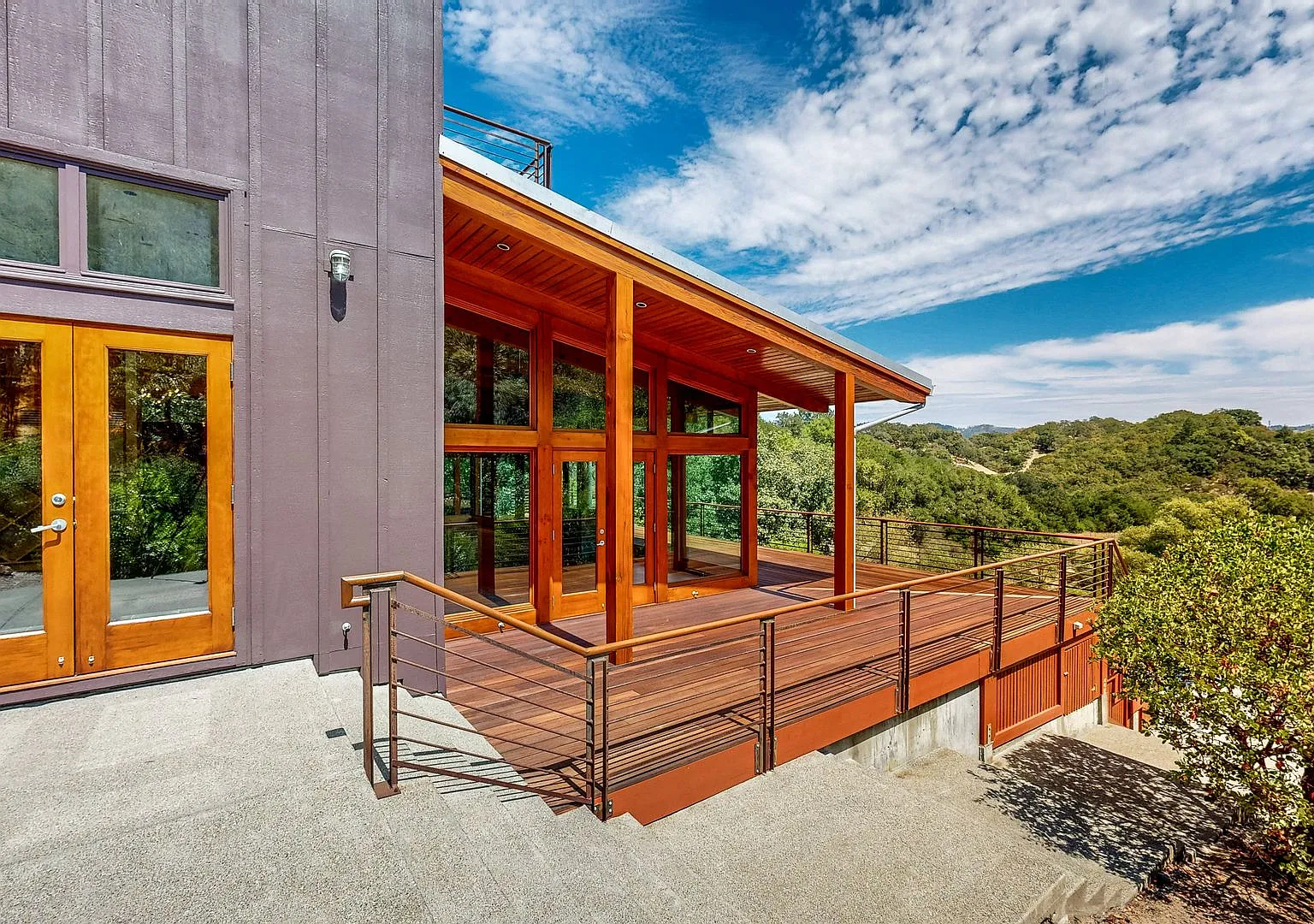 Custom 3 bedroom 2.5 Luxury estate sitting on 57+ acres of land with expansive views of the valle... — Photo 4