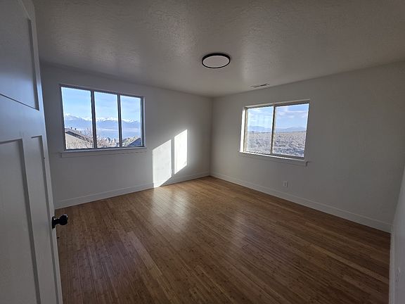 5th image of 235 W Caracara St
