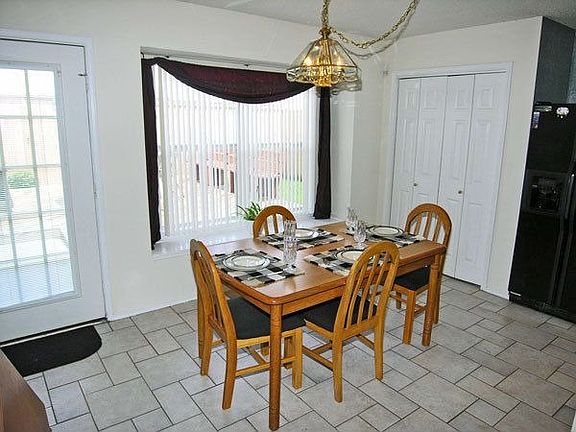 Eat-in Kitchen
