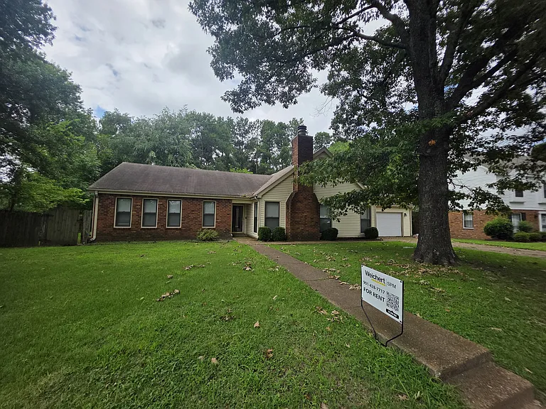 2868 Hampton Court Rd N — Photo 12