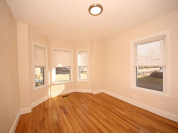 5th image of 89 Cushing St