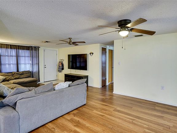 4th image of 9616 Mark Twain Ln