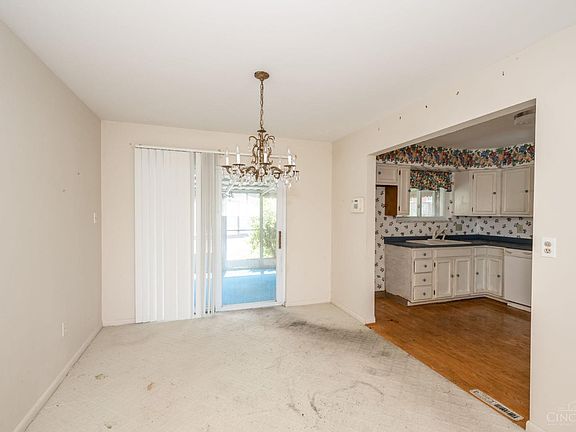 3rd image of 3755 Creekview Dr