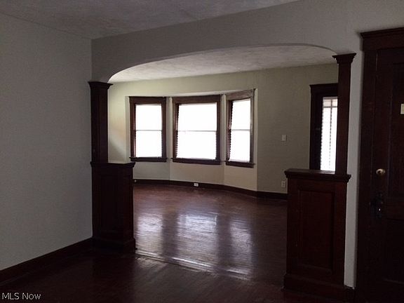 4th image of 3206-3208 W 111th St