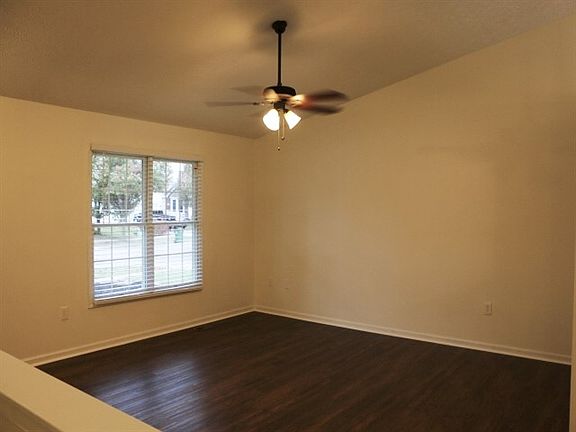 2nd image of 1276 Valley Dr