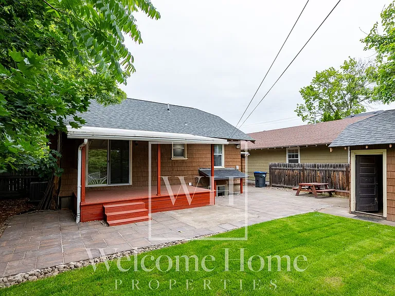 334 E Chestnut St — Photo 7