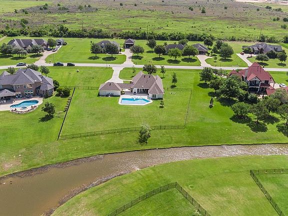 5th image of 4719 Shadow Grass Dr
