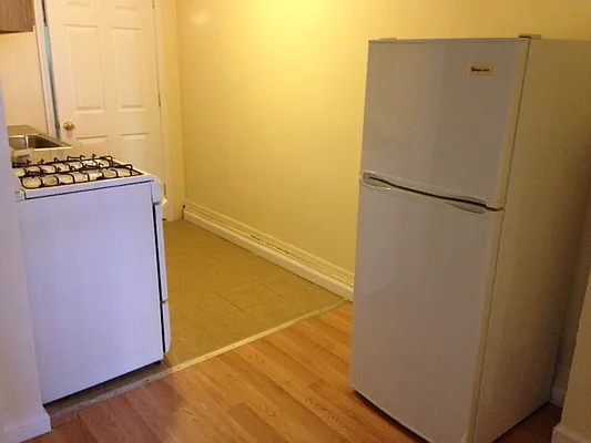 Rented by Premier Metro Realty Corp | media 9