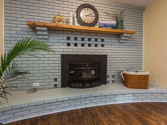 5th image of 208 Lewis Dr
