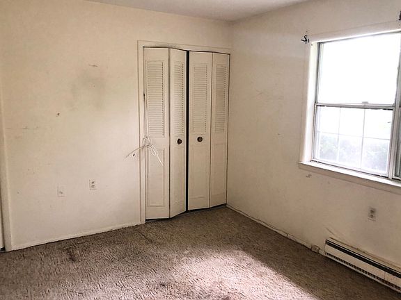 5th image of 143B Begonia Dr