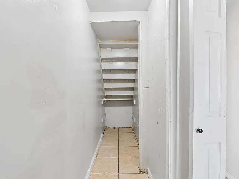 2801 Hinsdale Dr — Photo 3
