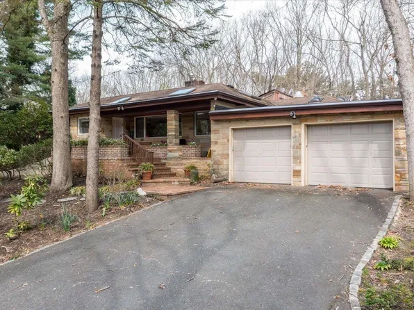 16 Wyandanch Boulevard, Smithtown, NY 11787