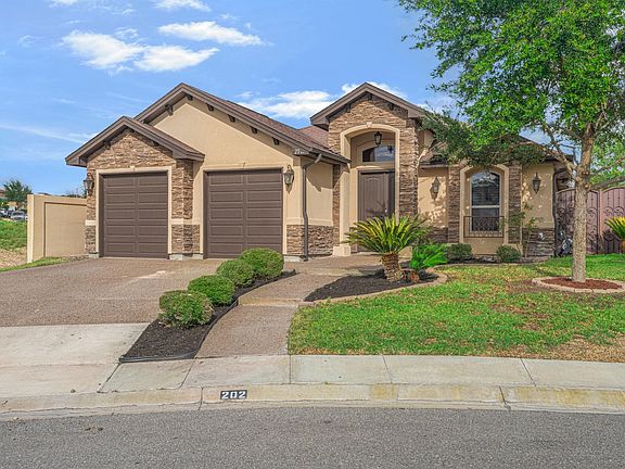 3rd image of 202 Butia Dr