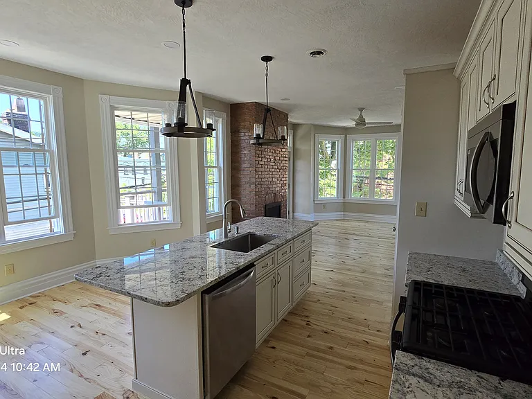 208 Center Ave #2 — Photo 9