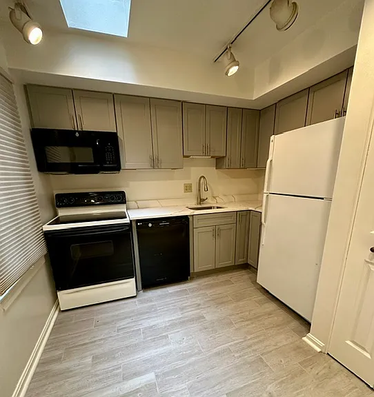 1043 Paper Mill Ct NW — Photo 2