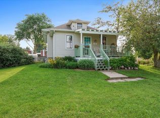 104 N High St, Ellsworth, IL 61737