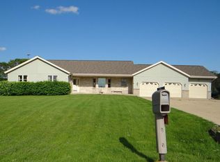 W2821 Pine Ridge Ct, Belleville, WI 53508