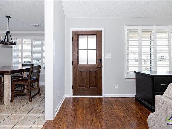 3rd image of 208 Stirling Bridge Dr