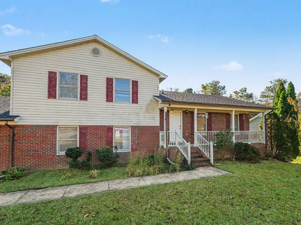8821 Tibs Run Dr, Fayetteville, NC 28314