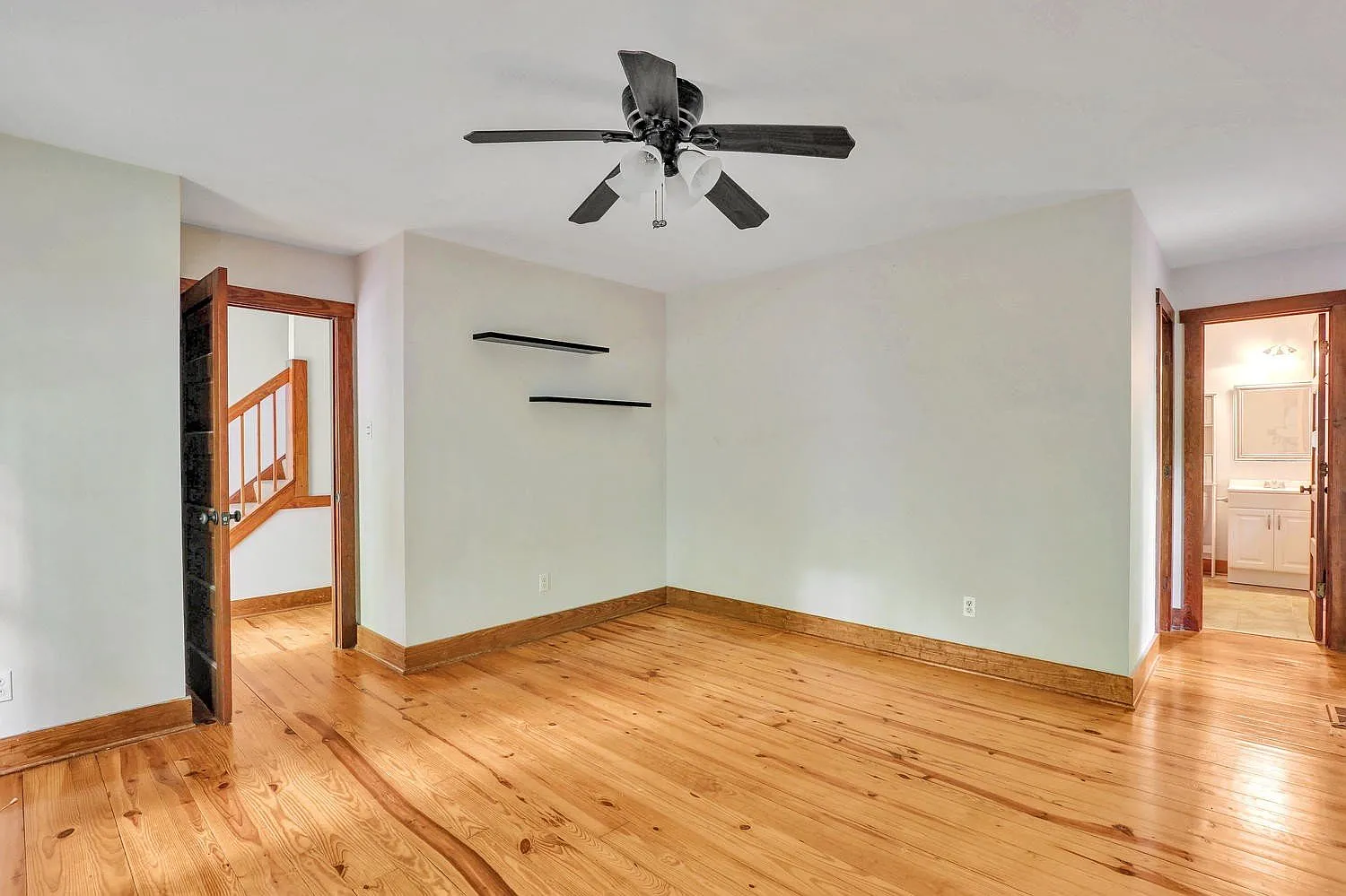 3 bed, 2.5 bath, 1622 sqft, $2,200 — Photo 3