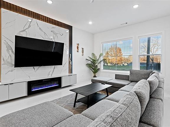 5th image of 1145 NE Monroe St #1