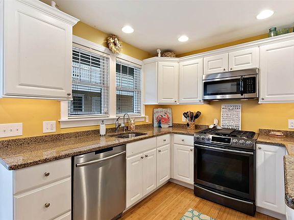 5th image of 309 56th St APT A5
