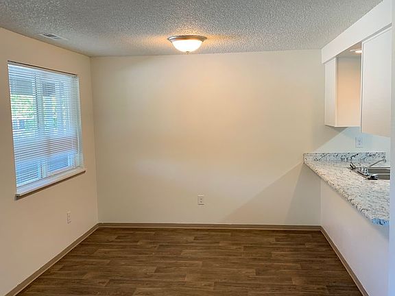 4th image of 1101 Woodrow Ln #42