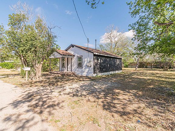 2nd image of 524 Avenue B