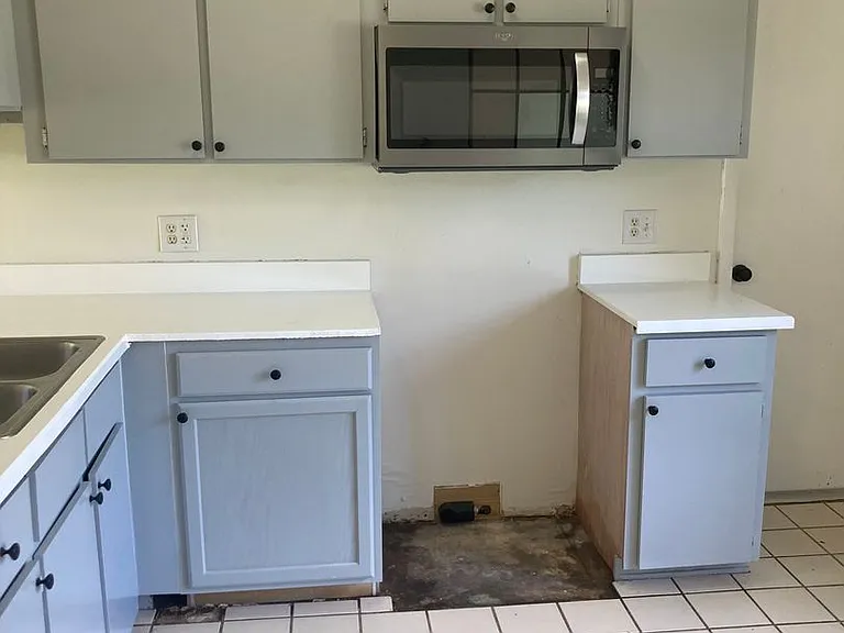 2671 Bentley Dr — Photo 3