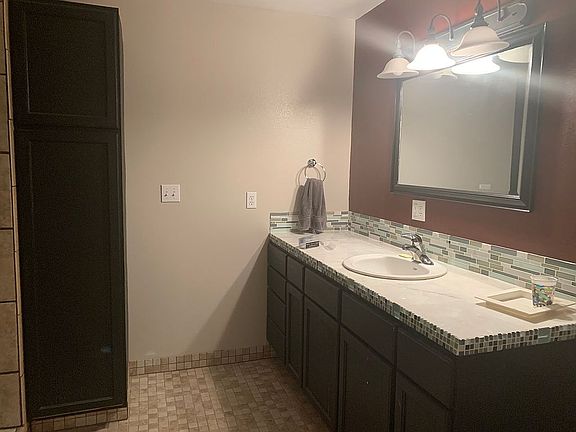Basement/ rental Bathroom 