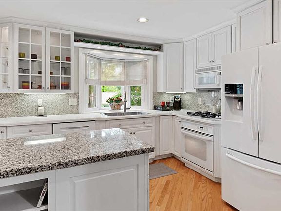 5th image of 15572 Valley Branch Dr