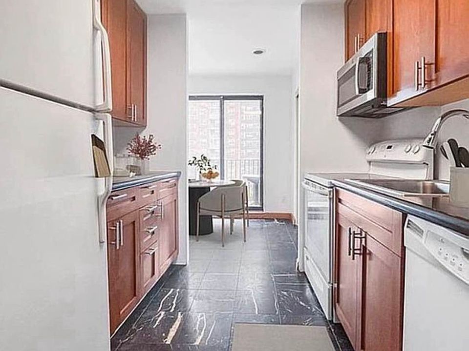 1st image of 370 W 30th St APT 6