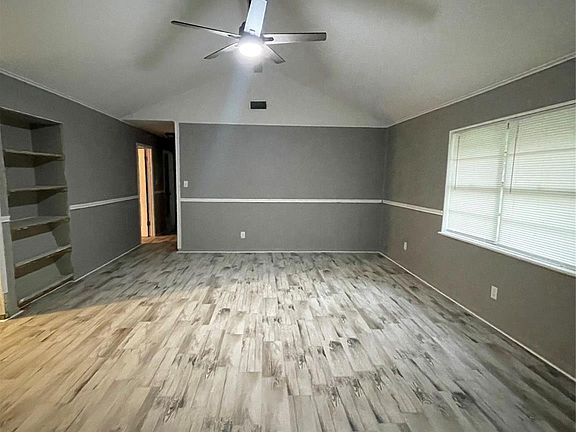 5th image of 1015 Dogwood Ave