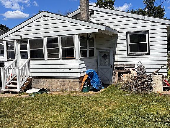 5th image of 133 Townsend Ave
