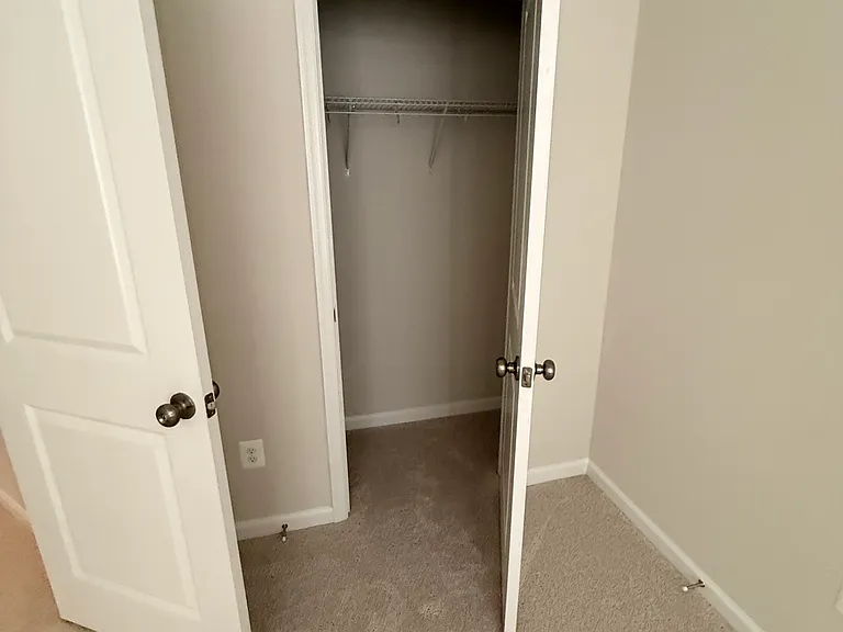 8728 Pioneer Hill Dr — Photo 32