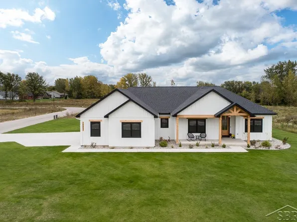 10557 Spring Meadow St, Freeland, MI 48623