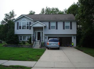1264 Mill Creek Dr, Waterford, MI 48327