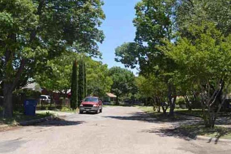 2nd image of 7960 Valentine Ct