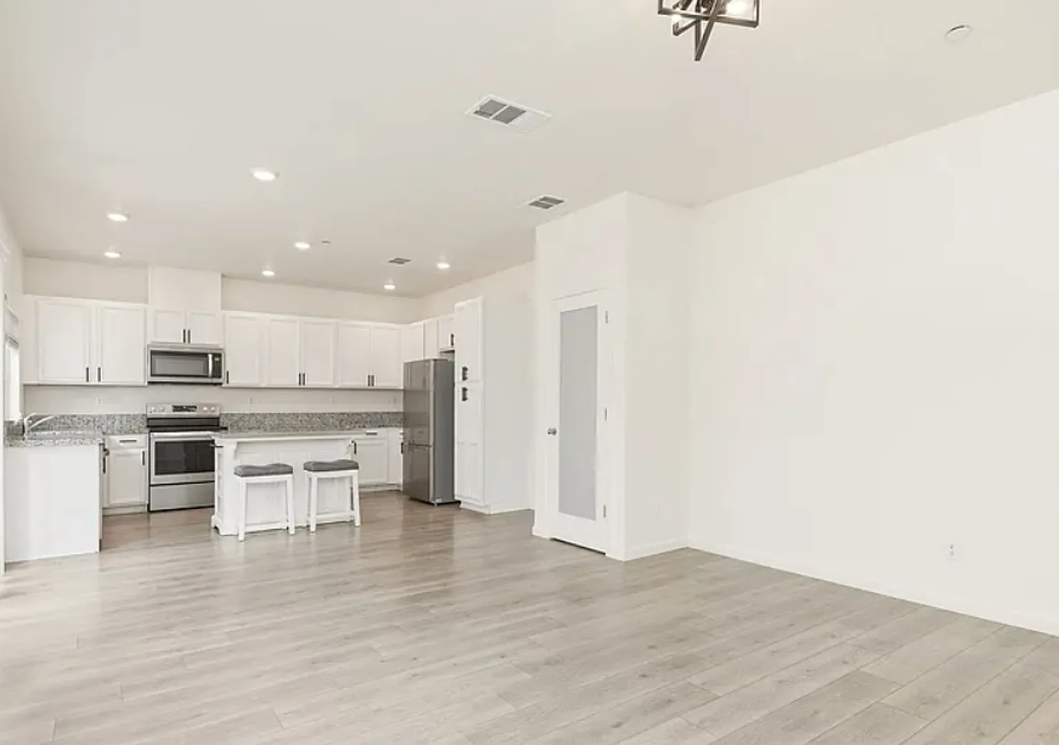 Beautiful 3/2.5 (Solar) Natomas Gem! Please read entire ad for viewings! — Photo 2