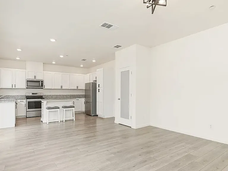 3822 Bridgemeadow Way — Photo 2