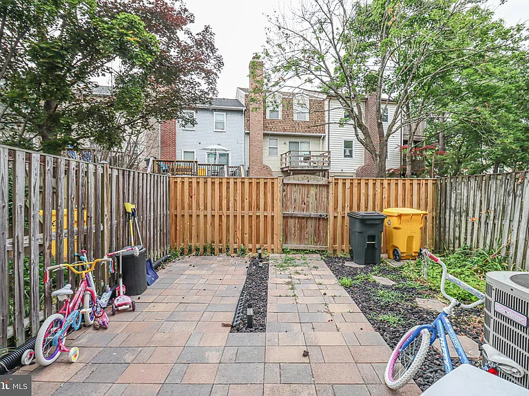 2426 Vineyard Ln — Photo 38